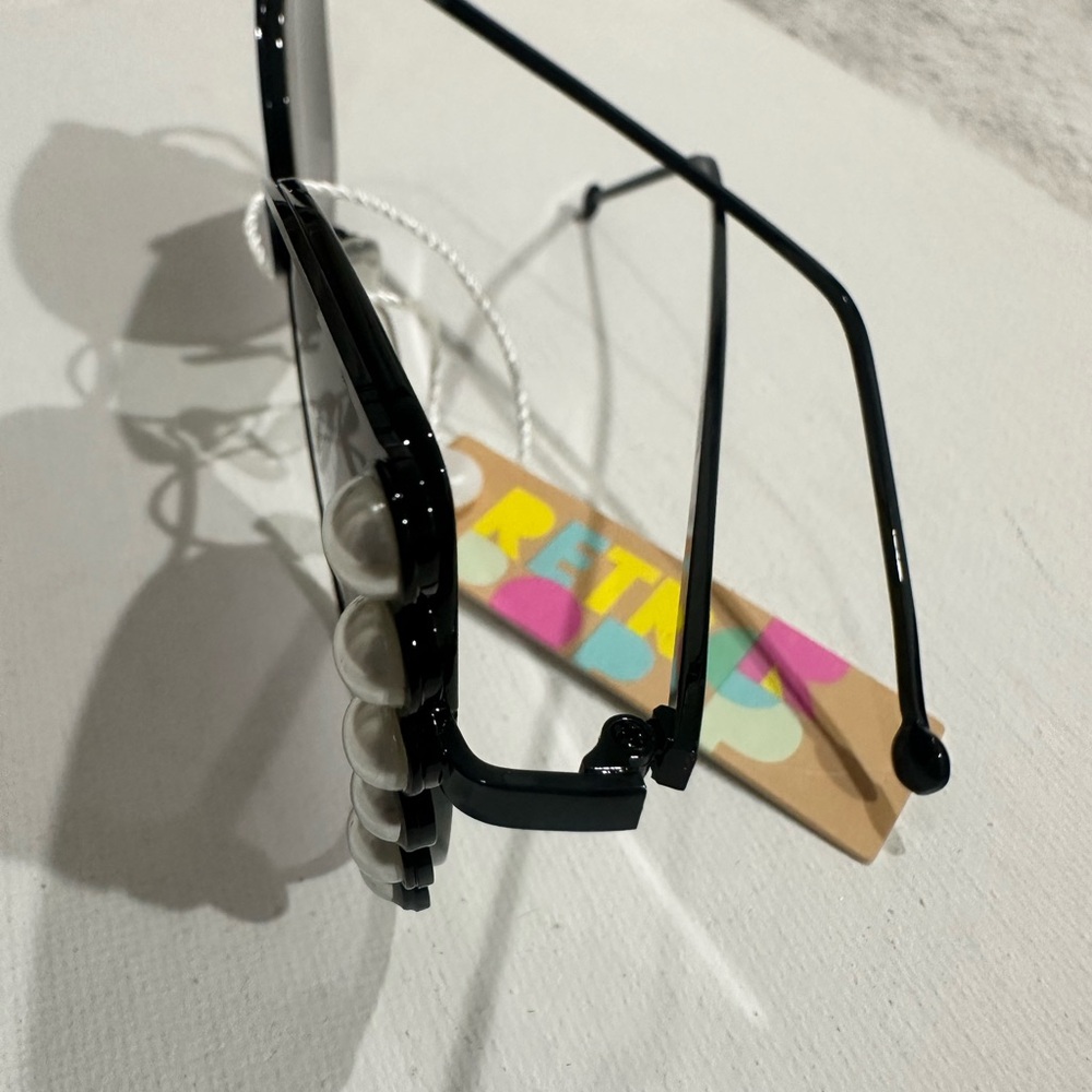 Black frame Sunglasses with Pearl Accents. NWT - Picture 3 of 6